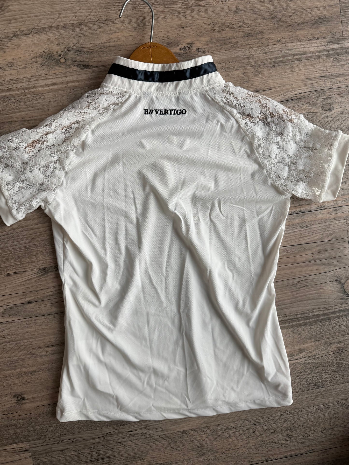 B Vertigo Show Shirt Medium Lace Sleeves -