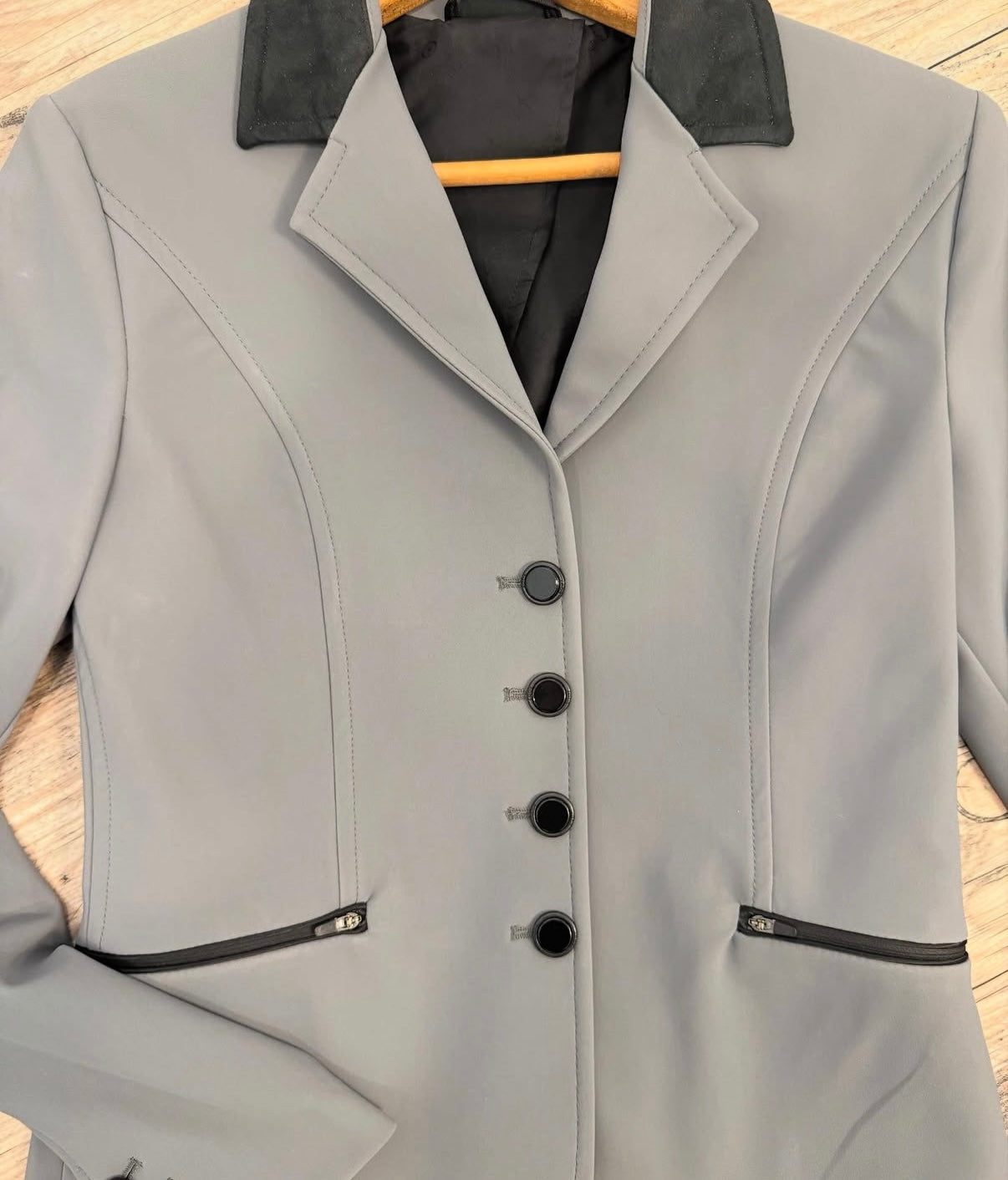 Ego7 Show Coat IT40 Grey w/ Black Details