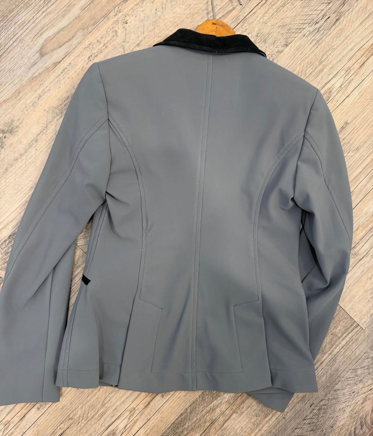 Ego7 Show Coat IT40 Grey w/ Black Details