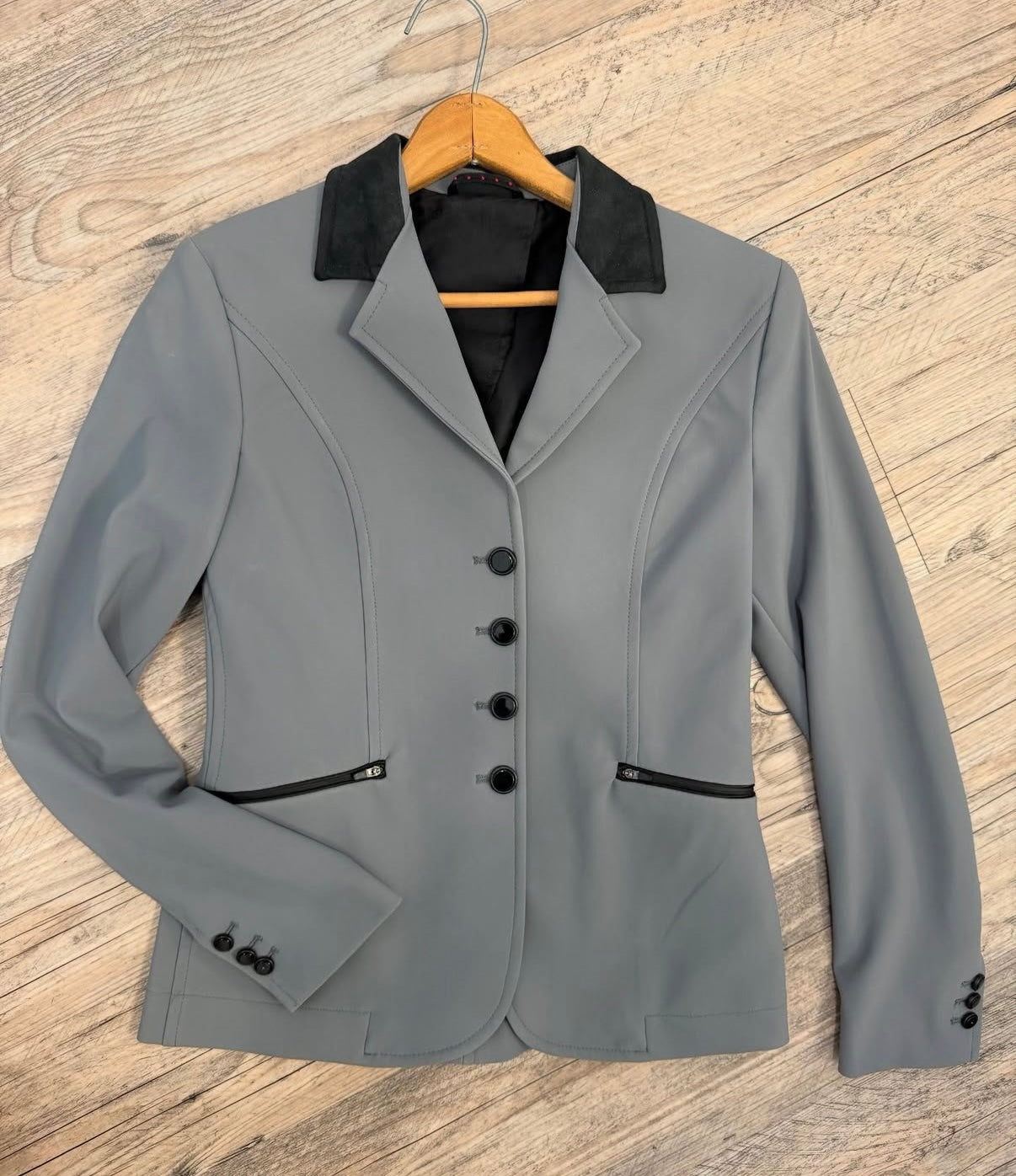 Ego7 Show Coat IT40 Grey w/ Black Details